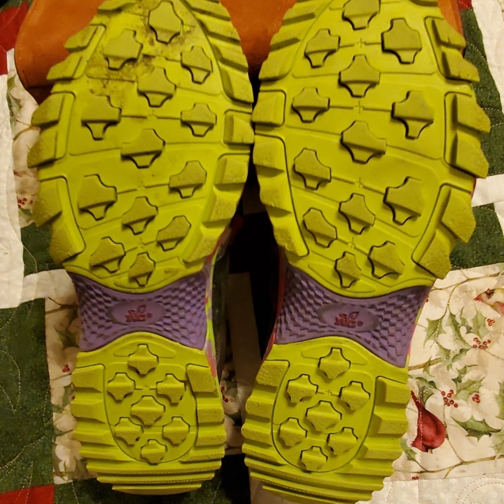 SHOES - Picture 2 of 6